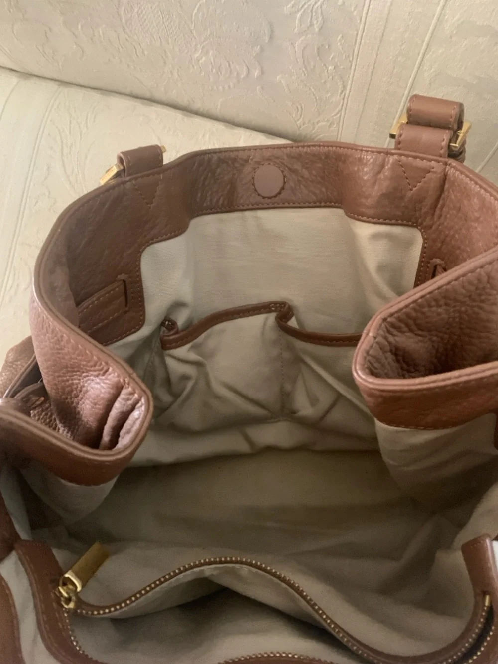 Tory Burch Brown Leather Shoulder Bag with Gold Logo - Picture 9 of 10